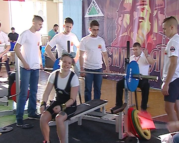 В Кирове прошли соревнования по силовым видам спорта