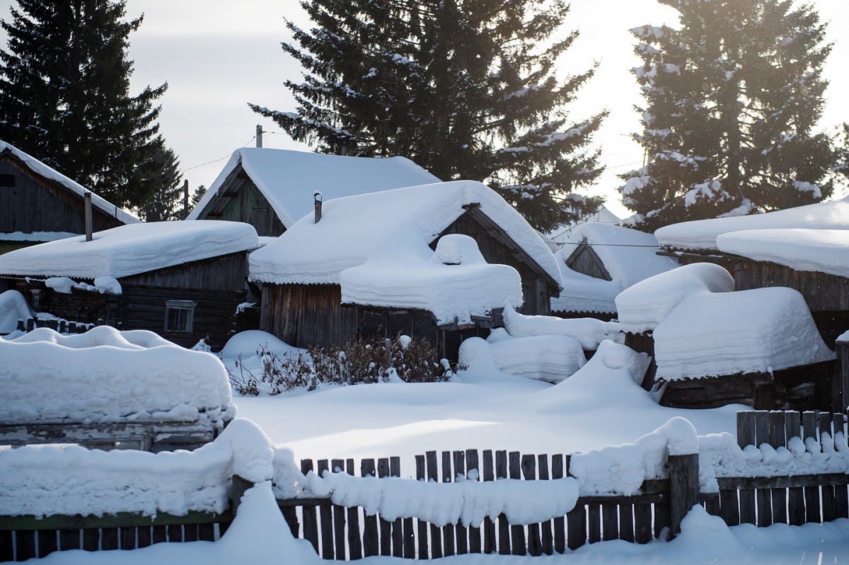 В Кирове пенсионер упал с крыши садового домика и проткнул ногу арматурой.