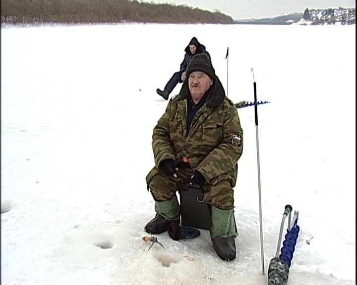 Сотрудники МЧС предупреждают, что лед на водоемах скоро станет опасен