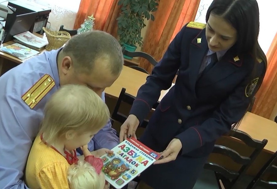 24-летнюю жительницу Кирово-Чепецка приговорили к 3 годам колонии с отсрочкой за истязание 4-летней дочери.