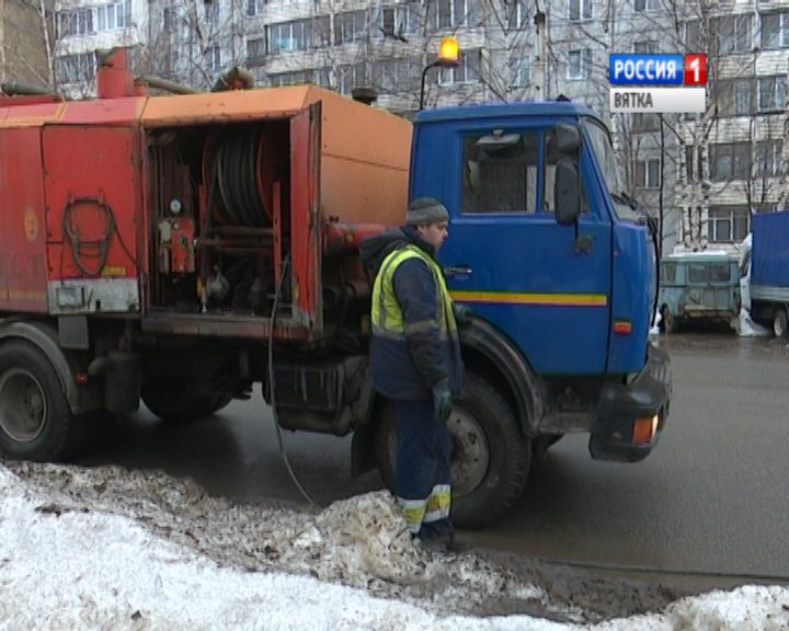 В областном центре расчищают ливневую канализацию