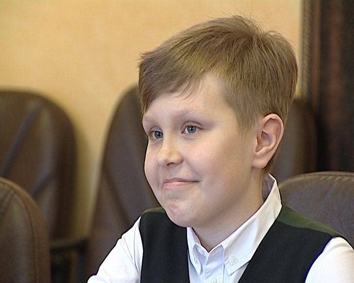 Кировскому школьнику вручили подарок от Владимира Путина