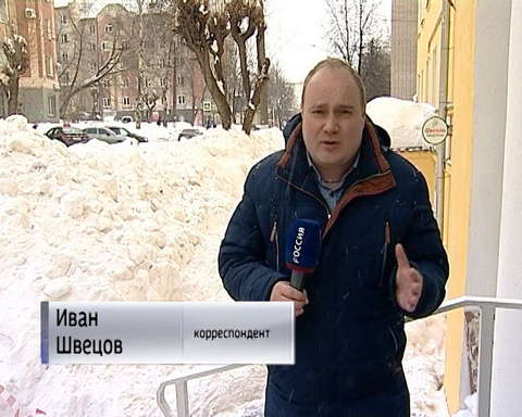 Кировчане продолжают жаловаться на неубранные кучи снега во дворах и на тротуарах