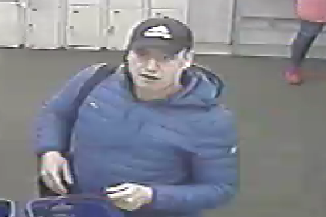 В супермаркете на Московской мужчина похитил 3 бутылки спиртного.