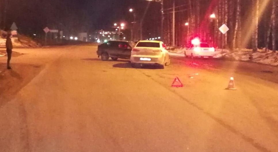 На улице Советской «ВАЗ-2114» врезался в «Мицубиси-Лансер».