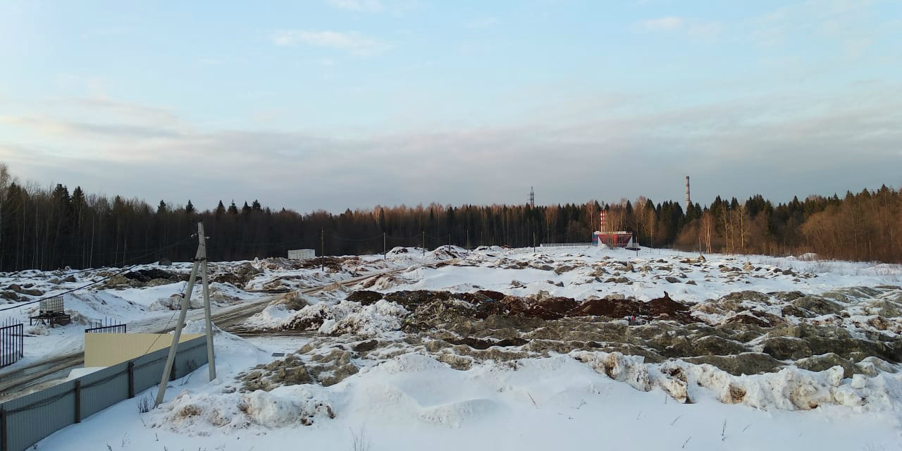 старое поле. разрушенный забор. страшное поле. воронежская городская пустыня. воронеж вега пустырь.