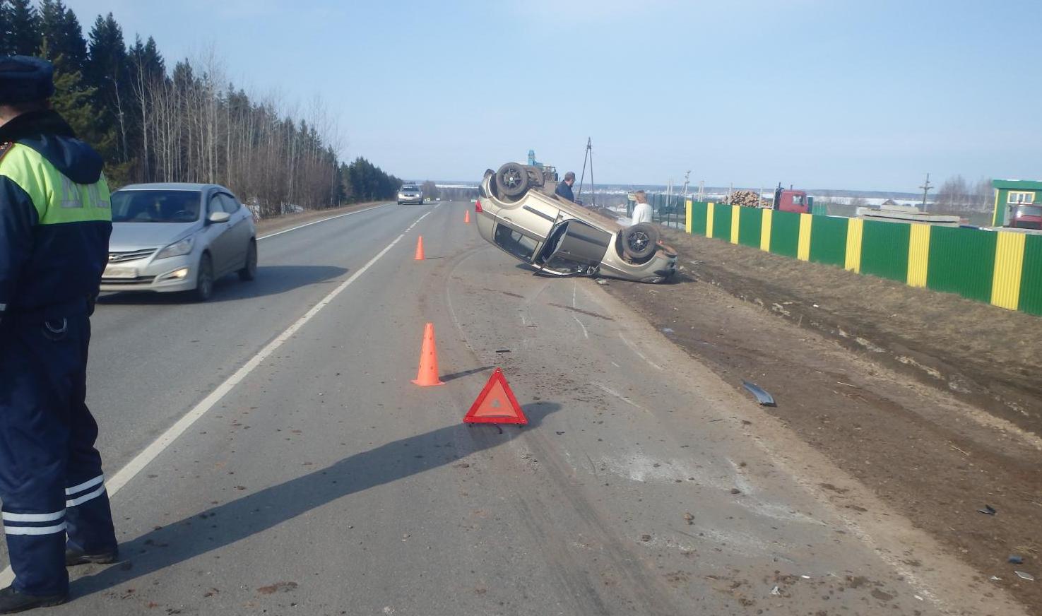 В Кирово-Чепецком районе перевернулся автомобиль «Хендэ Гетц».