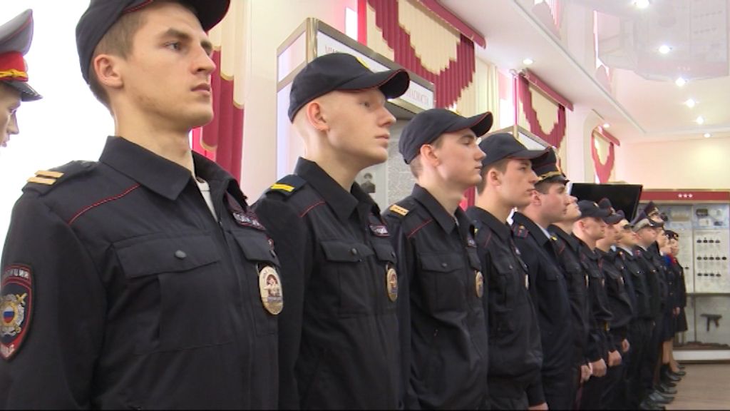 Молодые сотрудники органов внутренних дел приняли Присягу