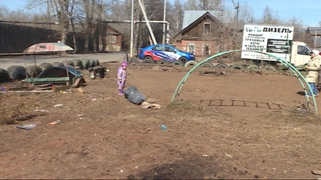 Жители Вересников мечтают о благоустроенной детской площадке