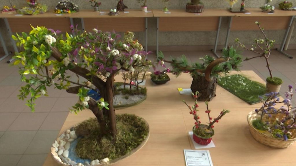 Во Дворце творчества Мемориал проходит выставка юных флористов