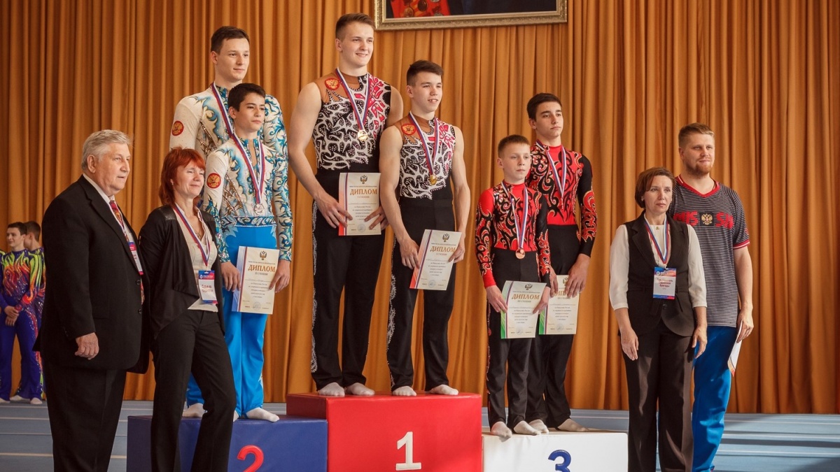 Кировские акробаты стали победителями Первенства России.