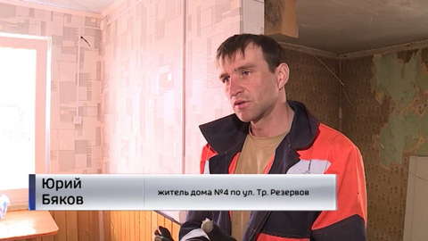 В Омутнинске пять аварийных домов спрятали под сайдингом