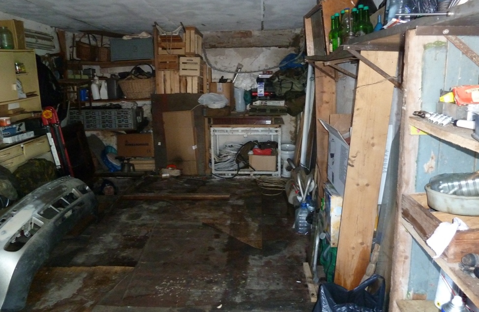 В Кирове задержали трех мужчин, пытавшихся обокрасть гараж.