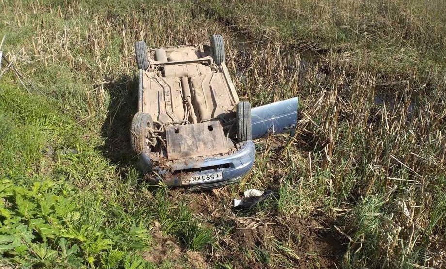 В Верхошижемском районе автомобиль ВАЗ вылетел в кювет.