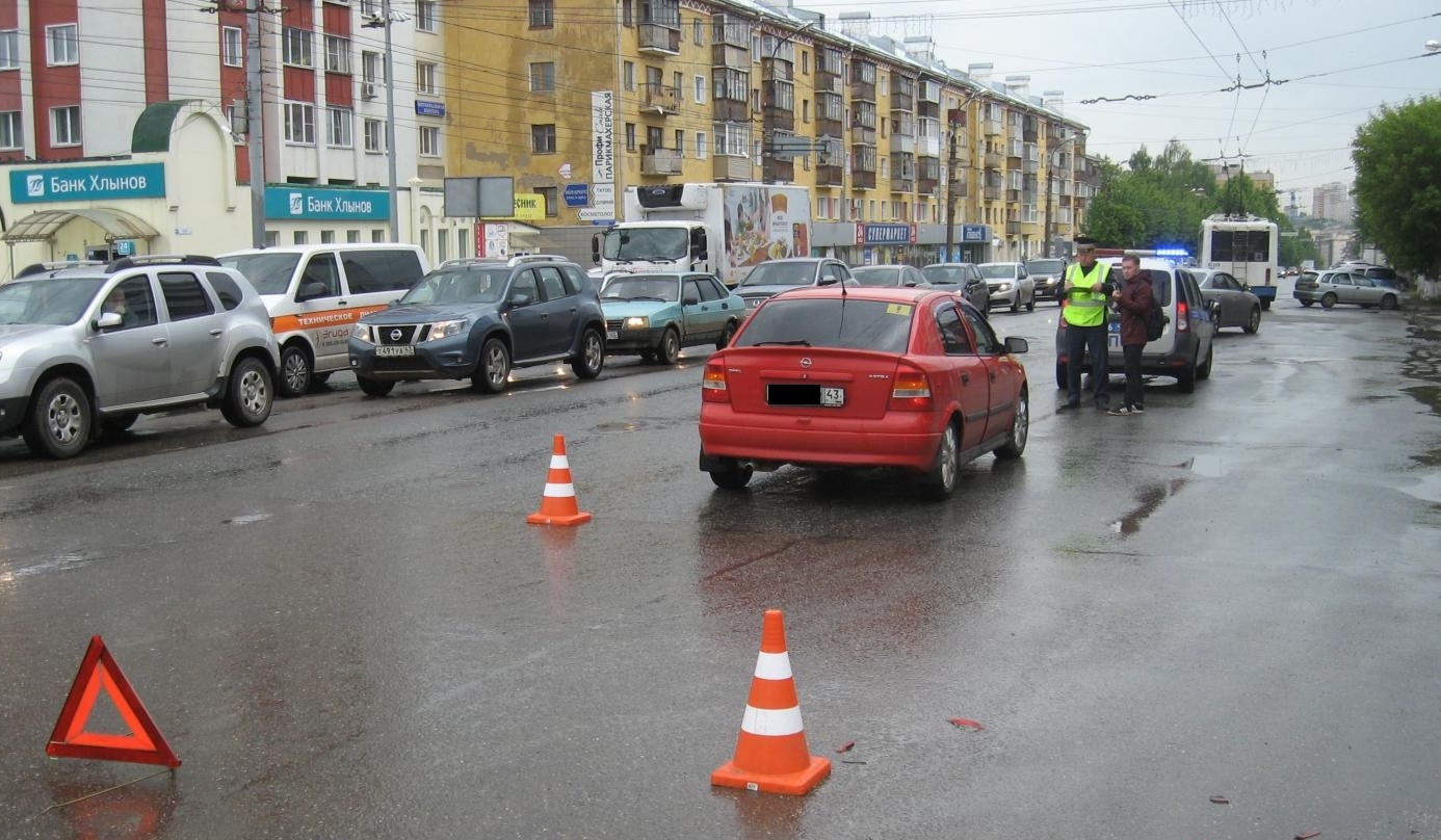 На улице Ленина иномарка сбила 19-летнего пешехода.