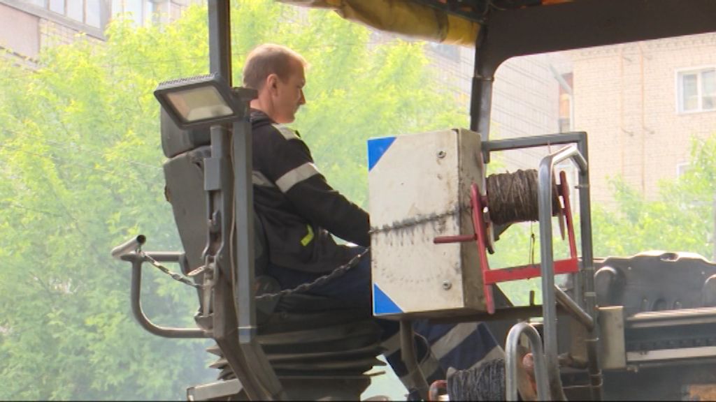 В Кирове продолжается ремонт дорожного полотна по федеральной программе