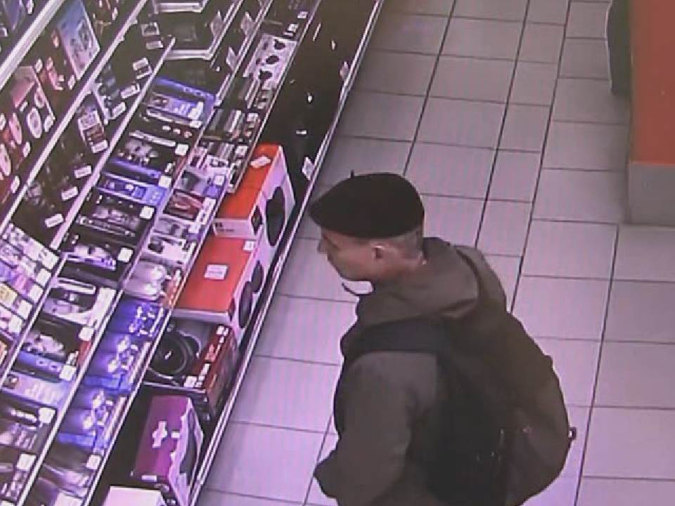 В Кирове ищут подозреваемого в краже сотового телефона.