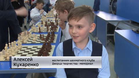 Карпов провел в Кирове сеанс одновременной игры