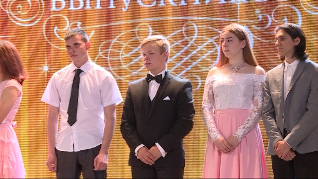 Губернаторский бал собрал лучших выпускников со всей области