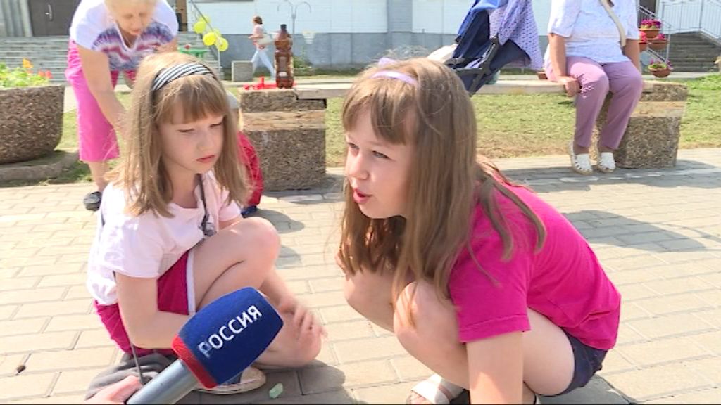 В Костино прошел конкурс рисунков на асфальте