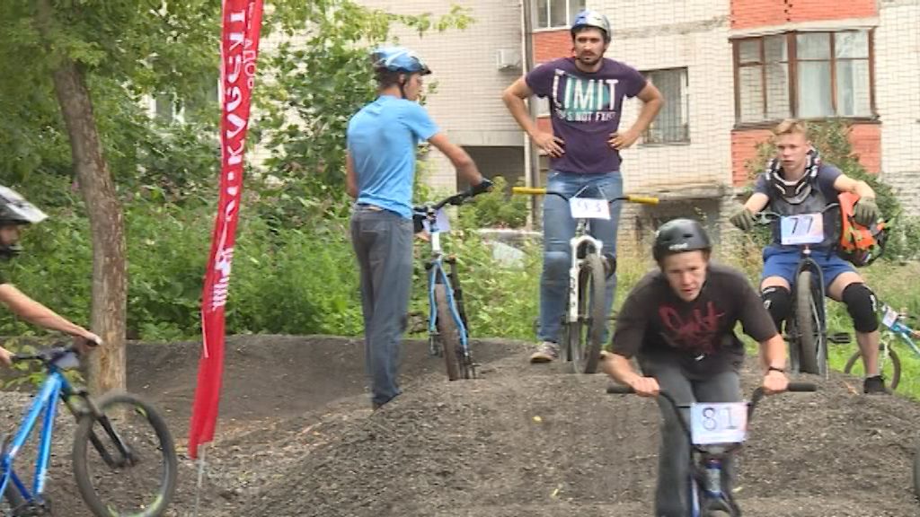 Критериум, даунхилл и кросскантри: в Кирове прошёл велофестиваль.