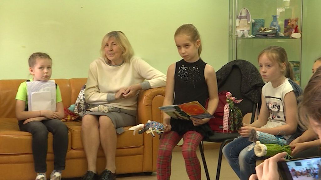 Сказкотерапия: в кировской библиотеке дети занимаются фольклором