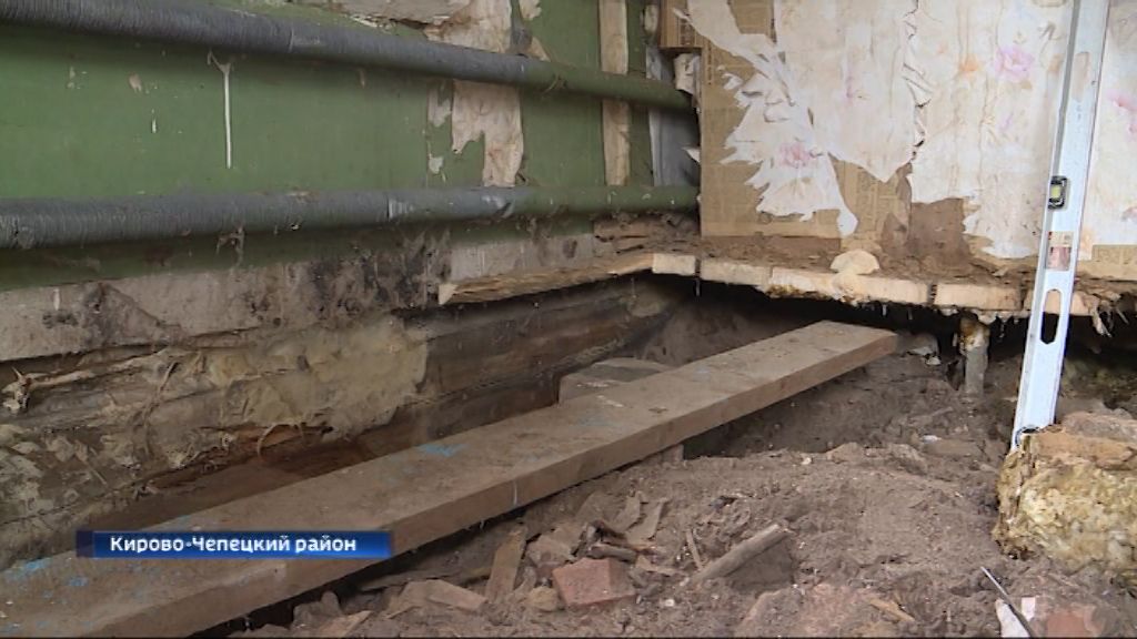 В селе Фатеево в доме после капремонта провалился пол