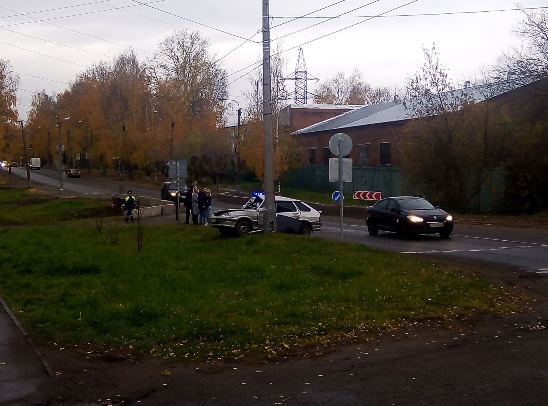В Нововятске ВАЗ врезался в столб.