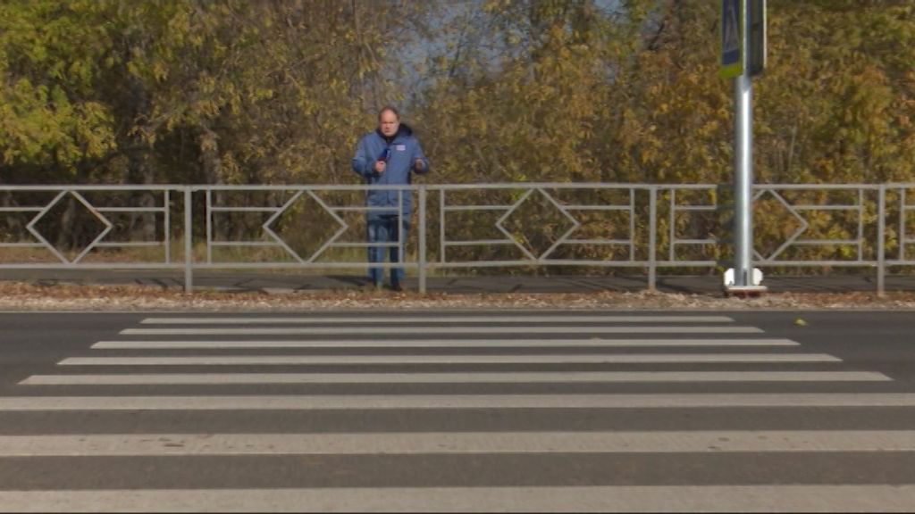 На остановке у слободы Дымково появился загадочный пешеходный переход