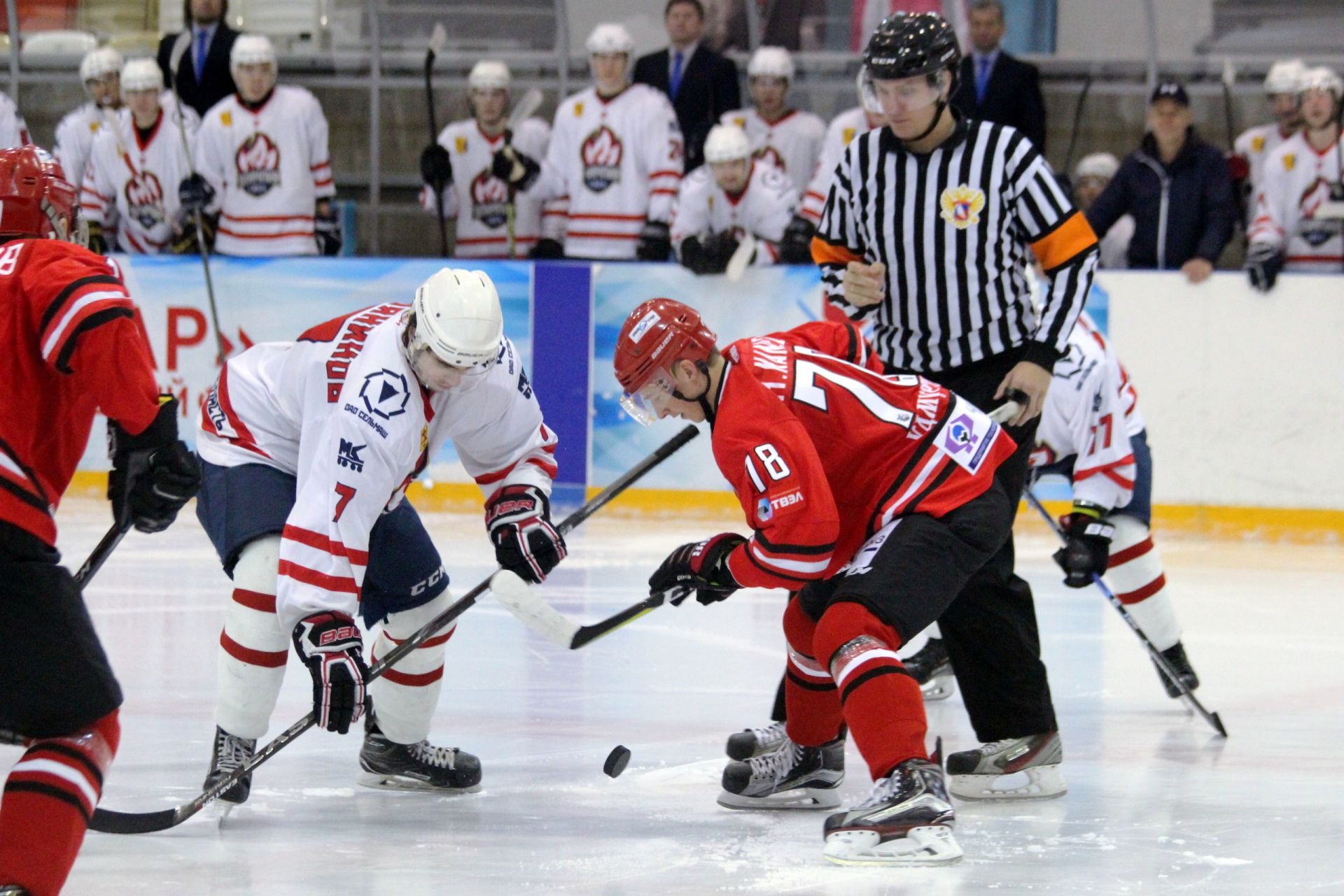 Хоккеисты глазова прогресс. Мхк прогресс глазов. Нмхл прогресс глазов. Хк прогресс глазов. Мхк прогресс глазов.