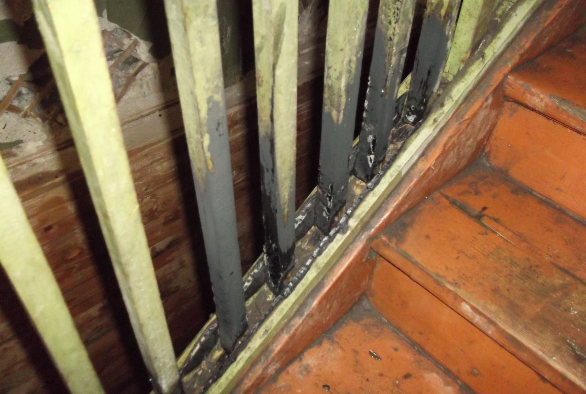 В доме на улице Гороховской подожгли подъезд.