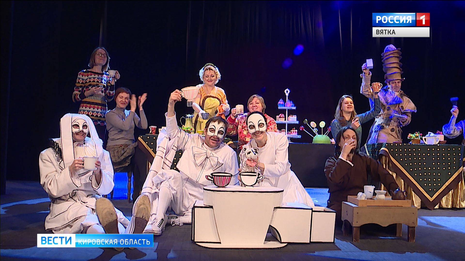 Кировский театр кукол отметил профессиональный праздник на сцене
