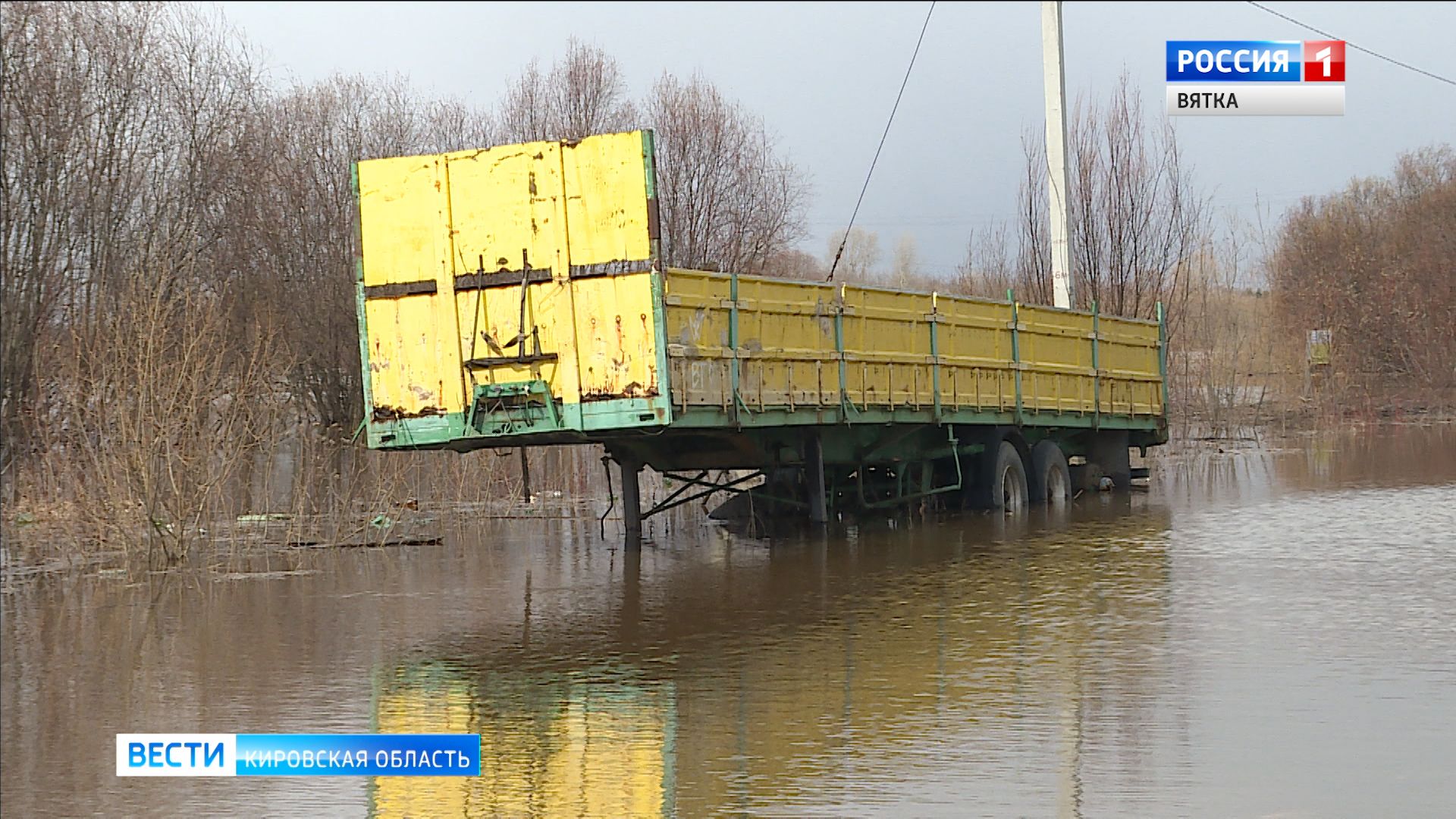 В черте Кирова из-за подъема уровня воды в Вятке начались подтопления дорог