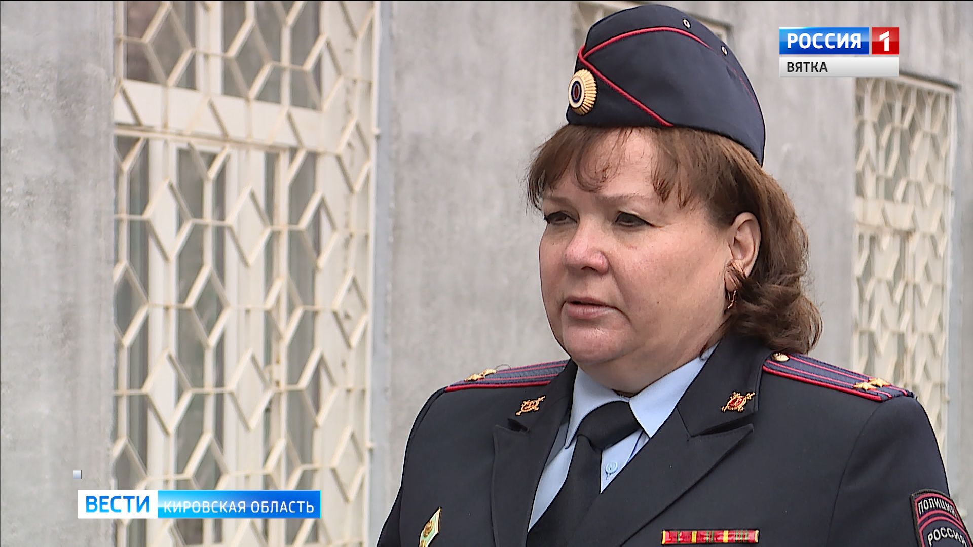 Полицейские предупреждают родителей об опасности выпадения детей из окон