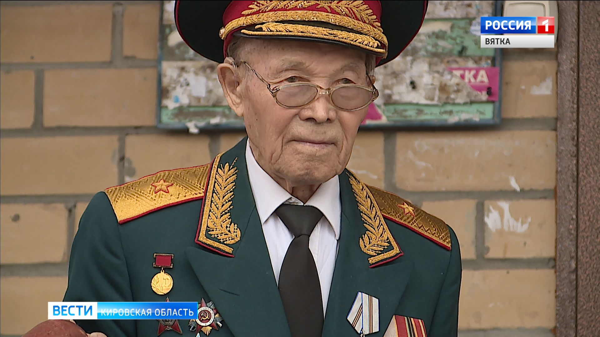 Ветераны порадовались, увидев во дворах стрит-арт открытки