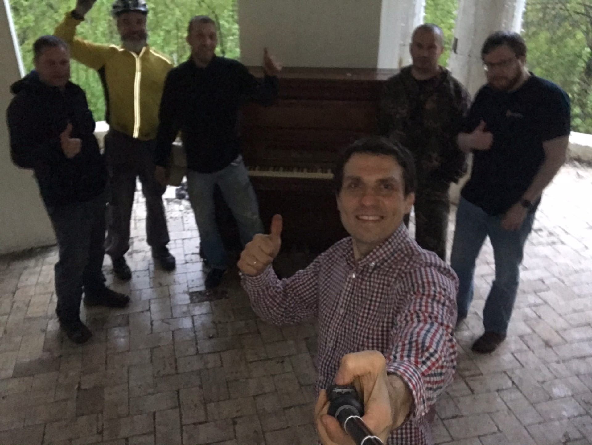 В ротонде Александровского сада поставили пятое фортепиано