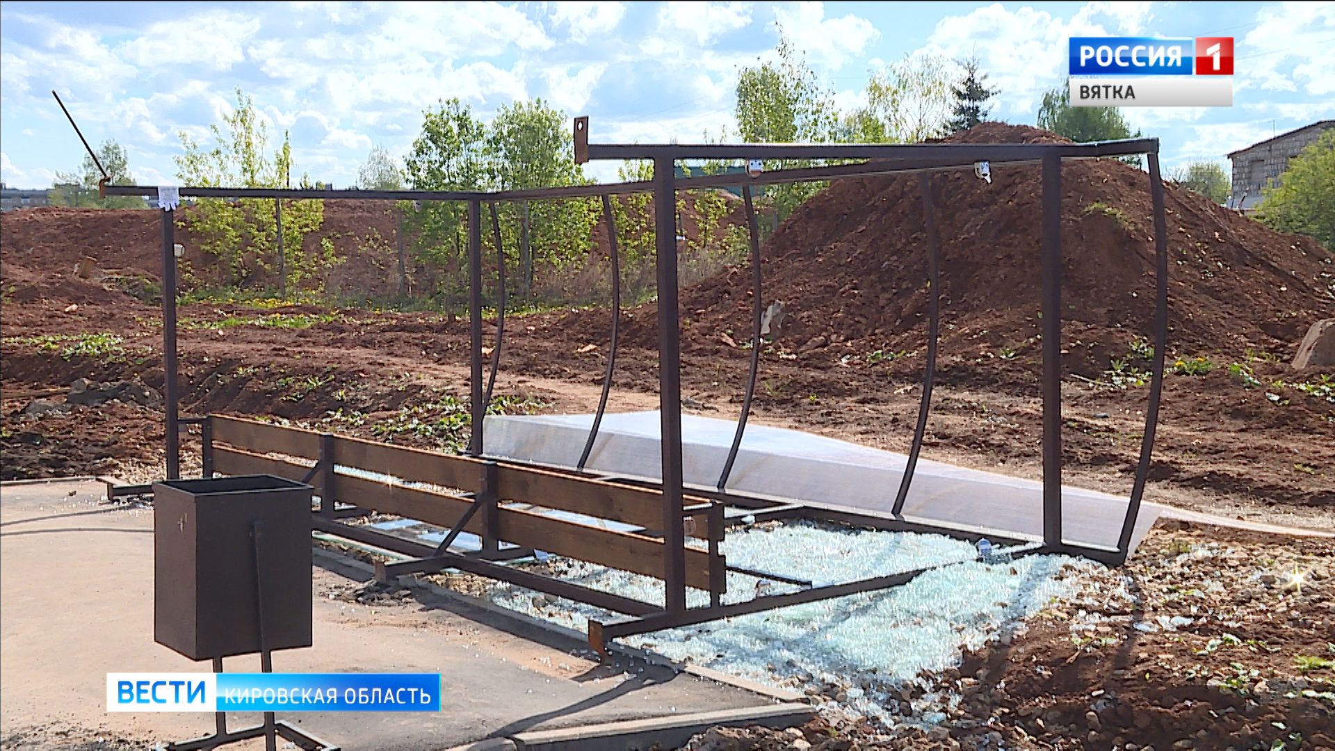 В Урванцево упала остановка общественного транспорта