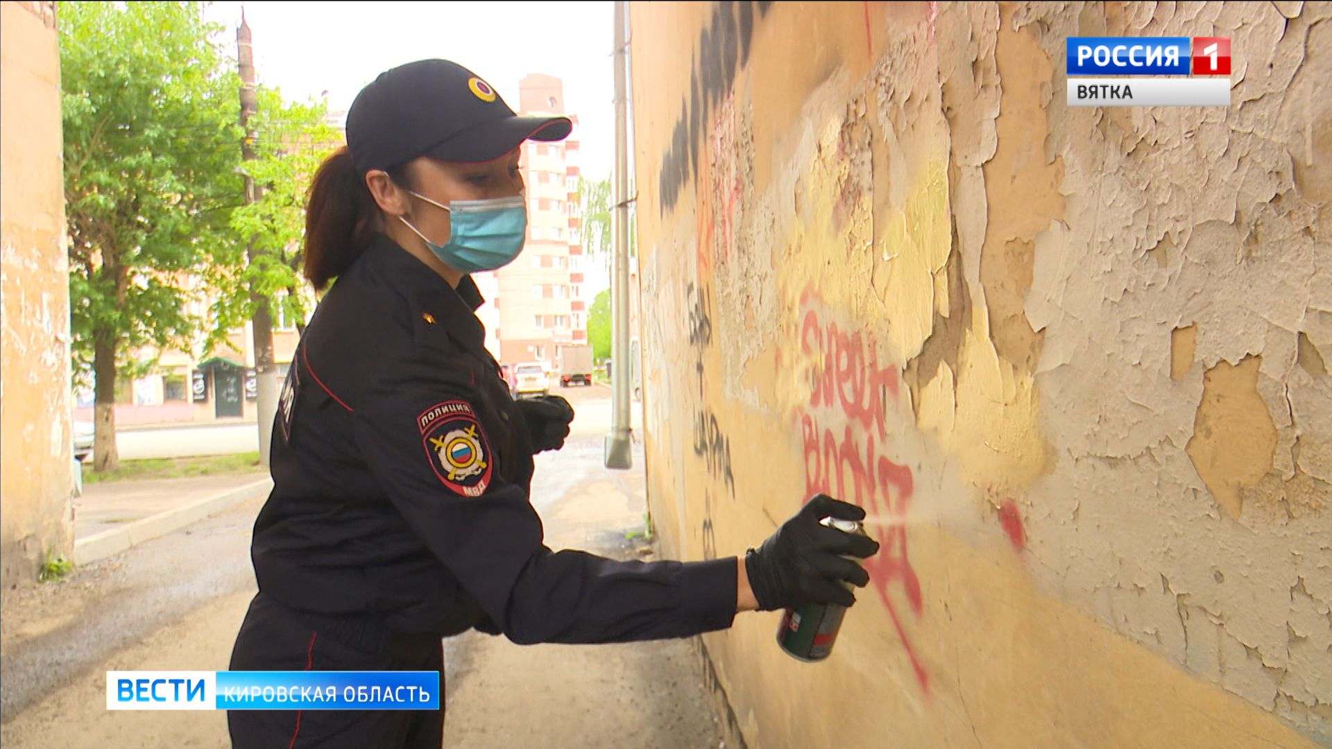 В Кирове прошел рейд по закраске рекламы наркотиков