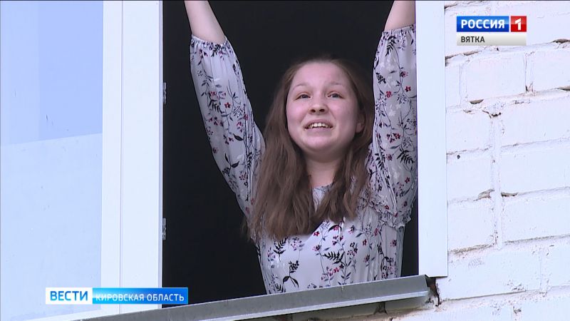 Кировчане спели «День Победы» из окон домов