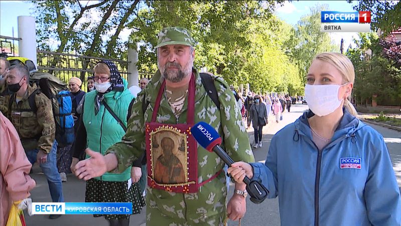Паломники рассказали, зачем пошли в Великорецкий крестный ход