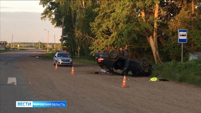 В Котельничском районе иномарка наехала на опору ЛЭП