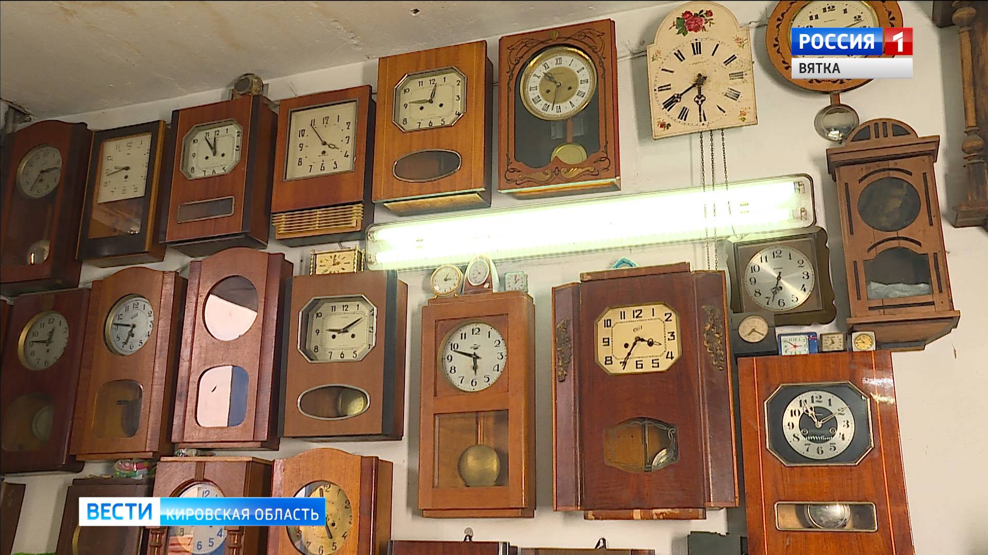 Кировчанин собрал около тысячи старинных часов