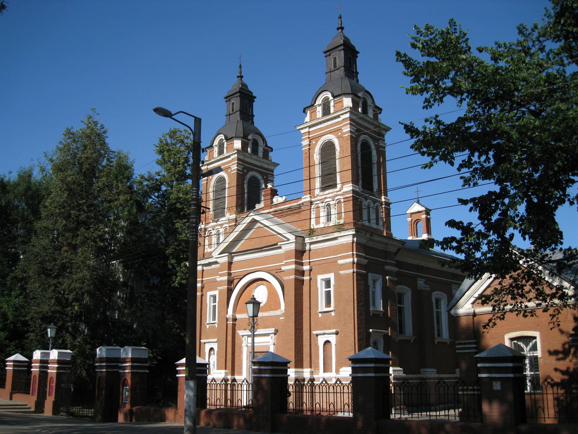 Суд предложил решить вопрос по Александровскому костелу мирно