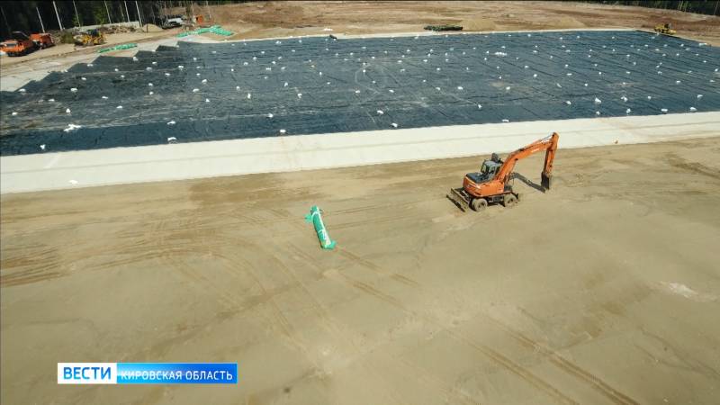 На полигоне в Осинцах мужчину придавило рулоном плёнки