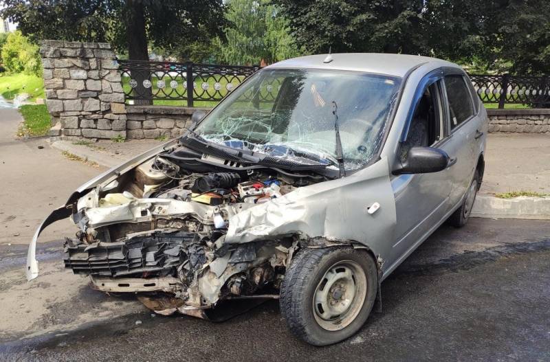В Кирове автоледи на «Лада-Калина» въехала в «Шевроле Лачетти».