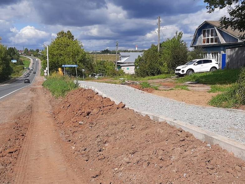 В Прошино заезды к домам жителей перегорожены бордюрами