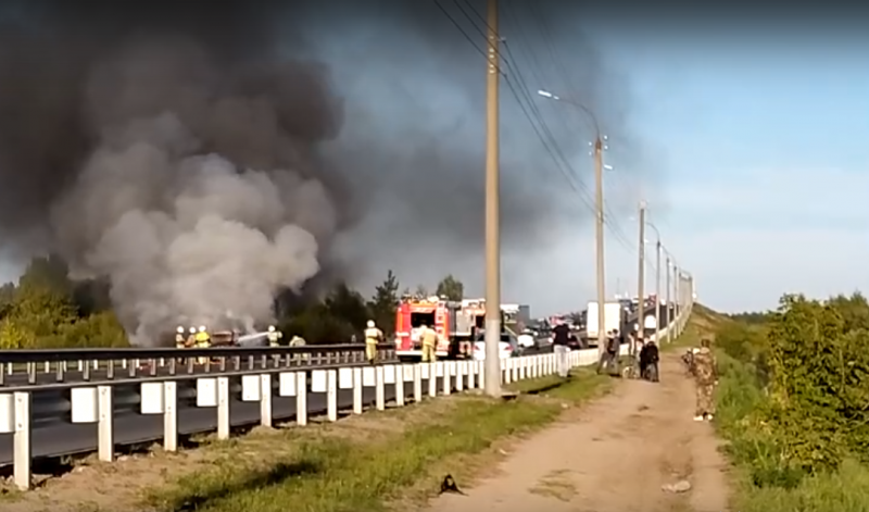 В Кирове на Новом мосту сгорел автомобиль