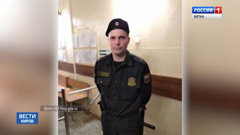 В Афанасьево судебный пристав спас из пожара многодетную семью