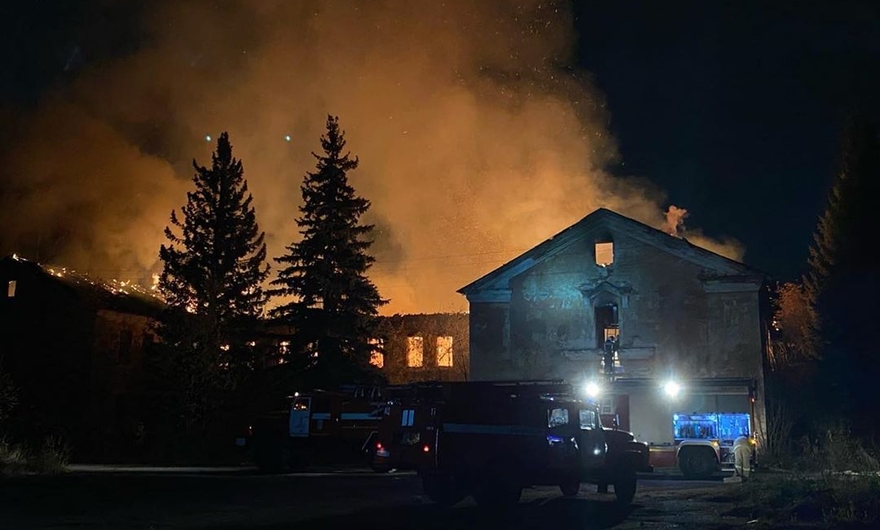 В Кирове горело здание на территории  бывшего КВАТУ