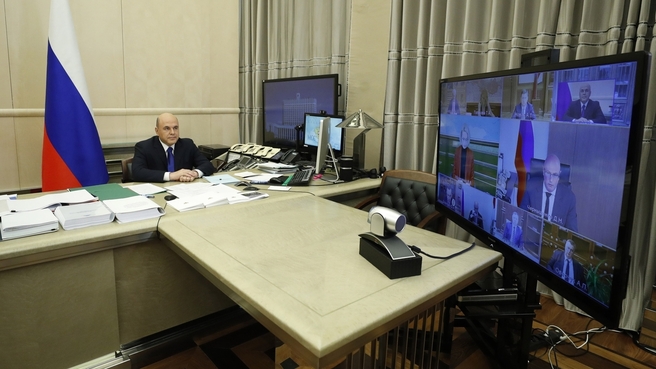 С 1 января в РФ начнется сокращение штата госслужащих.